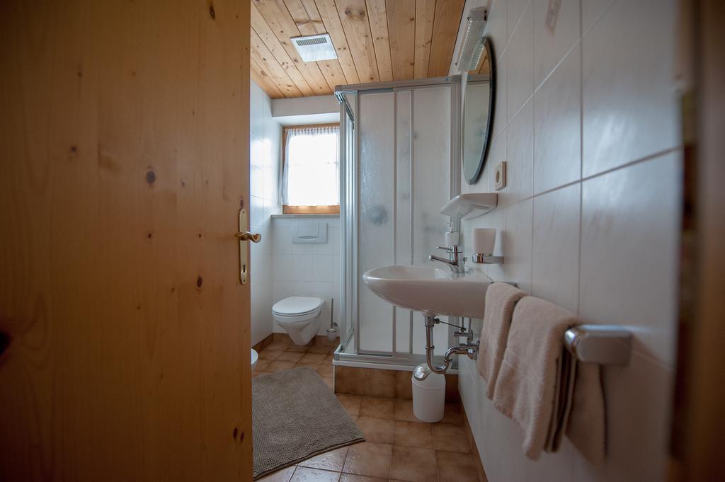 Apartamento Haus Waldruhe San Candido Habitación foto